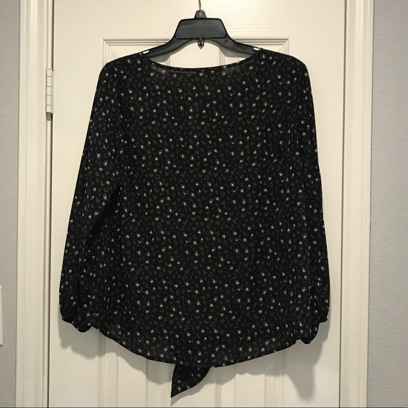 *RESTOCK* WEST KEI CASIYA NAVY TIE-FRONT PATTERNED BLOUSE NWT - Picture 8 of 8